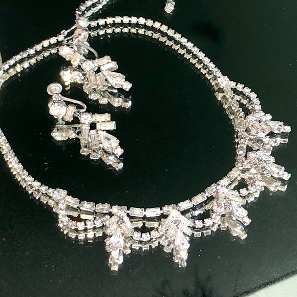 VTG 50s Clear Baguette Teardrop Scalloped Rhinestone Necklace Demi Parure w/Case - Picture 8 of 16